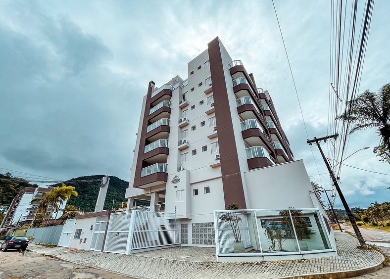 Apto à poucos passos da praia e Vista Mar-Toninhas